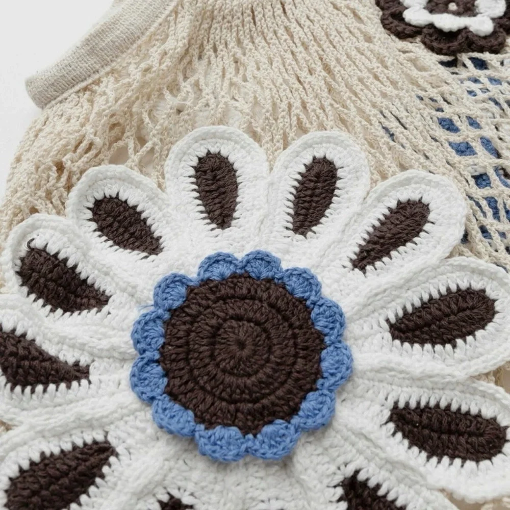 Crocheted cotton Floral Mesh Tote Bag in Cream and Blue Baum und Pferdgarten